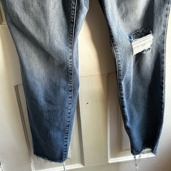 GAP Maternity Soft Wear Comfort Panel True Skinny Jeans with Distressed Detail - Picture 5 of 10